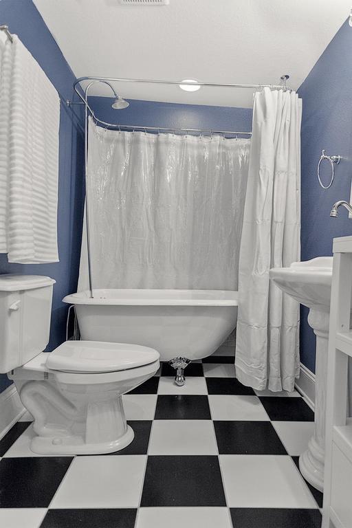 Red Velvet Inn Navasota Room photo
